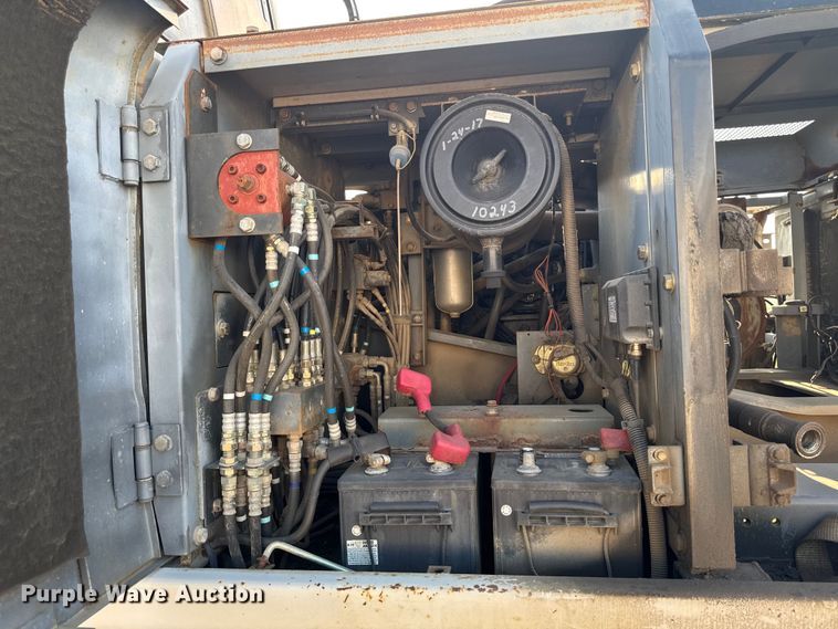 image for item EM2263 2000 Link Belt 2800 Quantum excavator