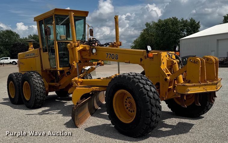 image for item EM2276 1988 John Deere 770B motor grader