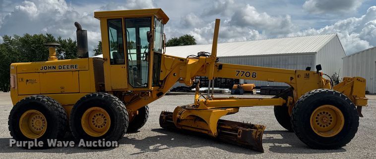 image for item EM2276 1988 John Deere 770B motor grader