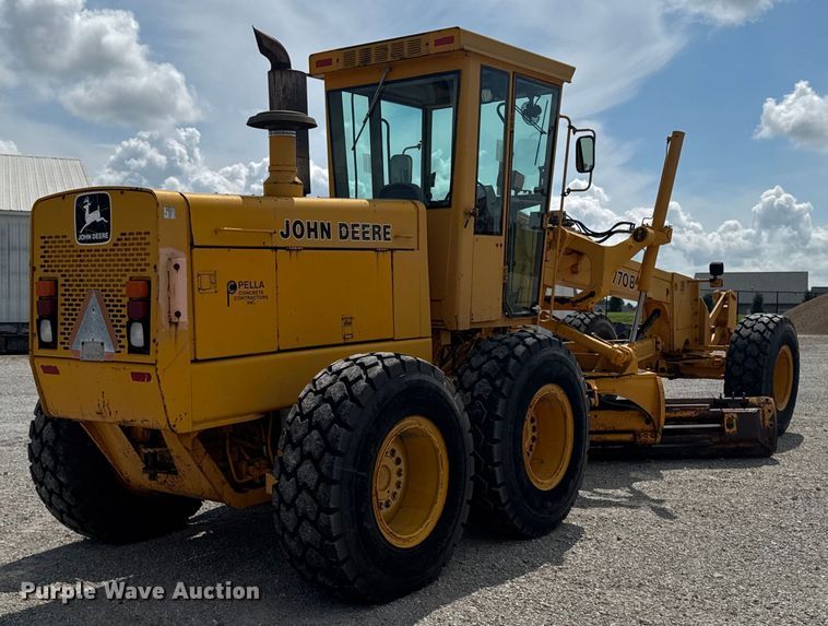 image for item EM2276 1988 John Deere 770B motor grader