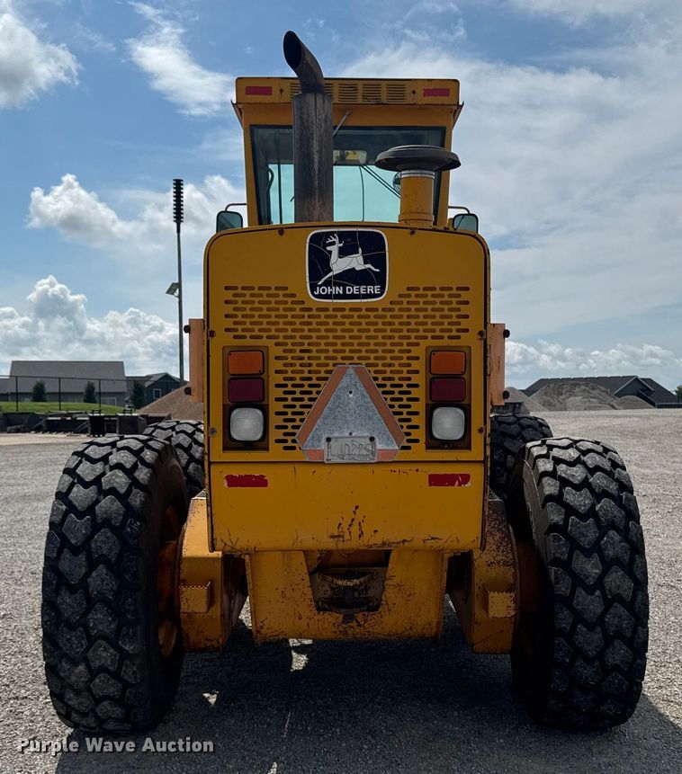 image for item EM2276 1988 John Deere 770B motor grader