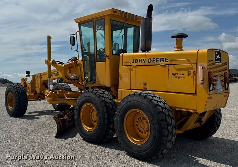 image for item EM2276 1988 John Deere 770B motor grader