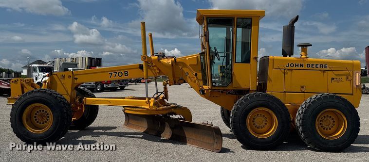 image for item EM2276 1988 John Deere 770B motor grader