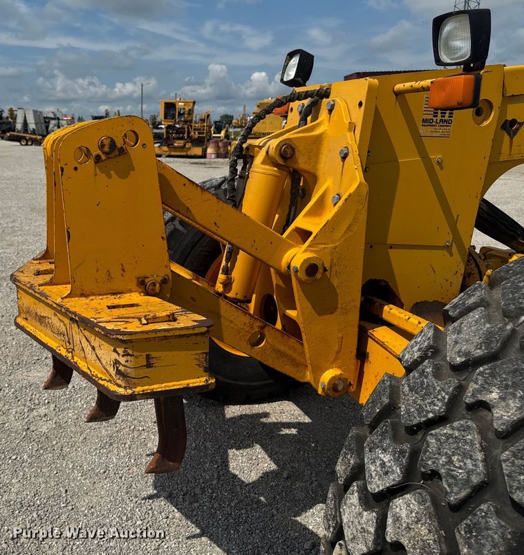 image for item EM2276 1988 John Deere 770B motor grader