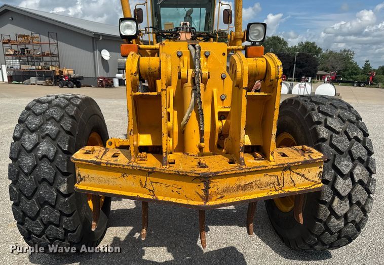 image for item EM2276 1988 John Deere 770B motor grader