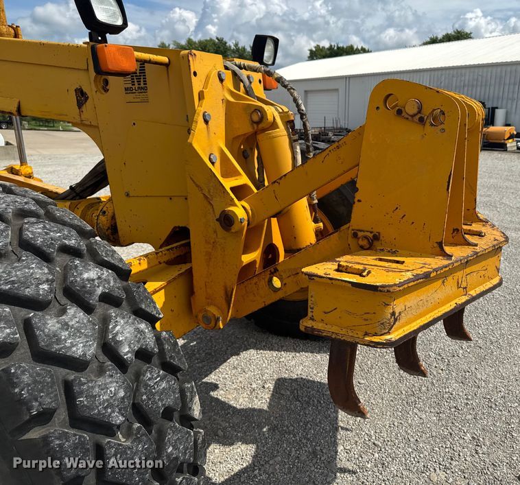 image for item EM2276 1988 John Deere 770B motor grader