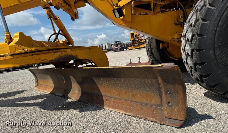 image for item EM2276 1988 John Deere 770B motor grader