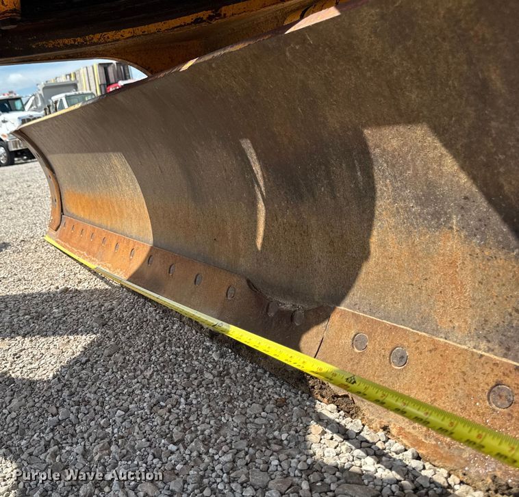 image for item EM2276 1988 John Deere 770B motor grader