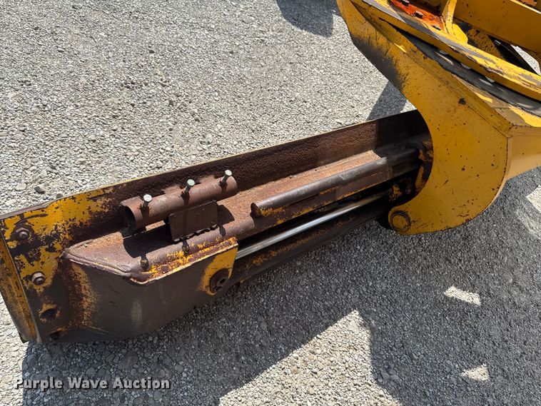 image for item EM2276 1988 John Deere 770B motor grader