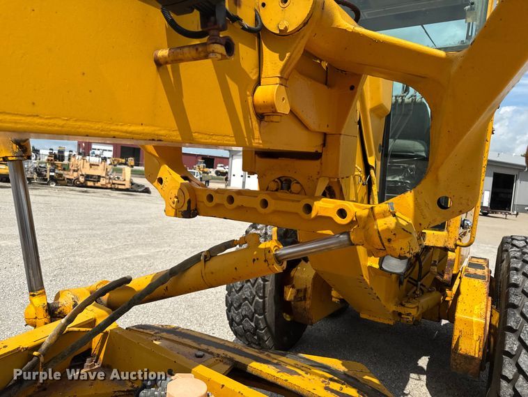 image for item EM2276 1988 John Deere 770B motor grader