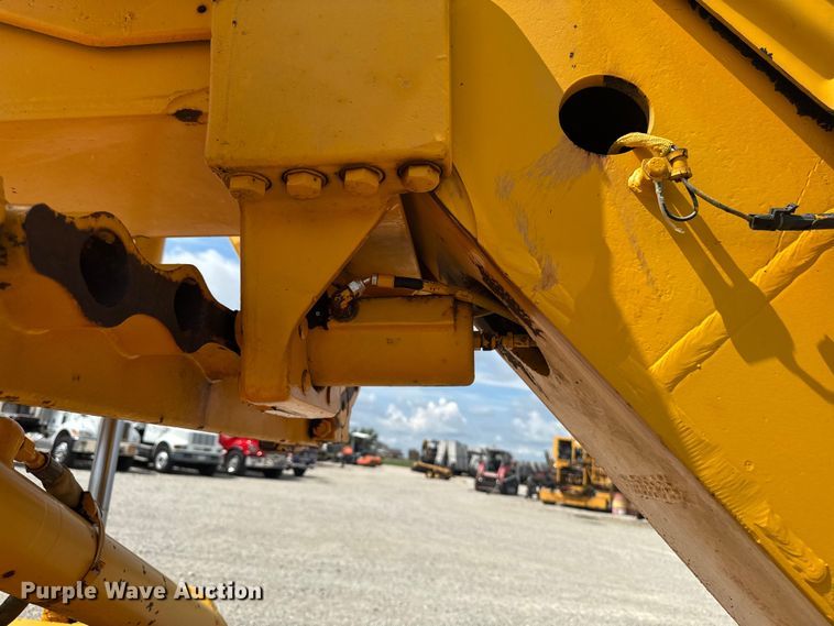 image for item EM2276 1988 John Deere 770B motor grader