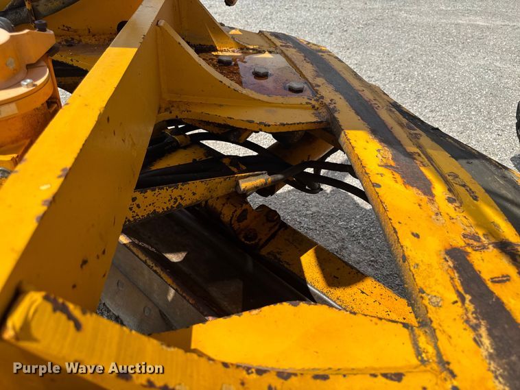 image for item EM2276 1988 John Deere 770B motor grader