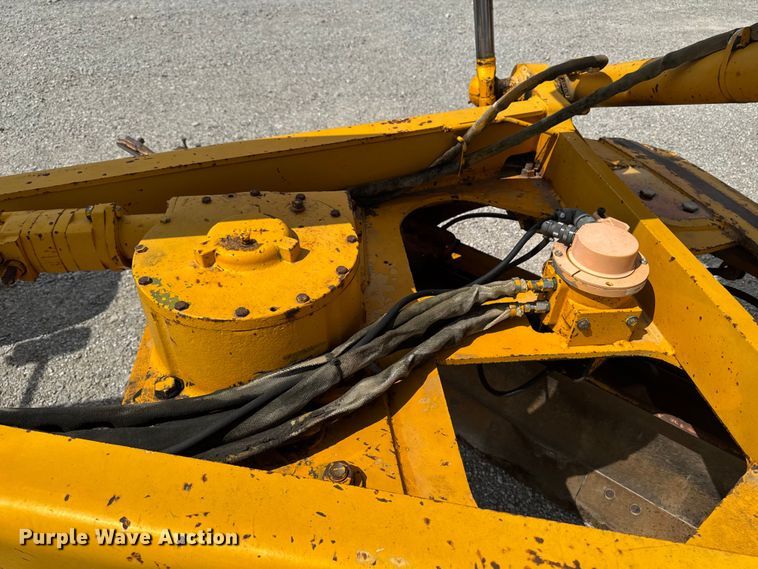 image for item EM2276 1988 John Deere 770B motor grader