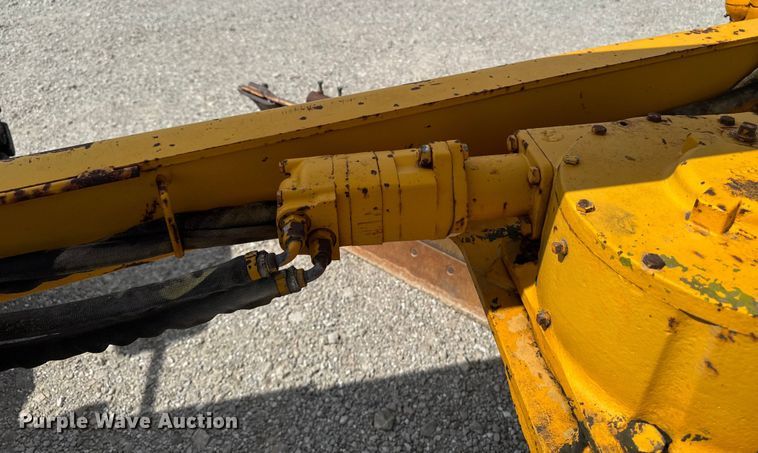 image for item EM2276 1988 John Deere 770B motor grader