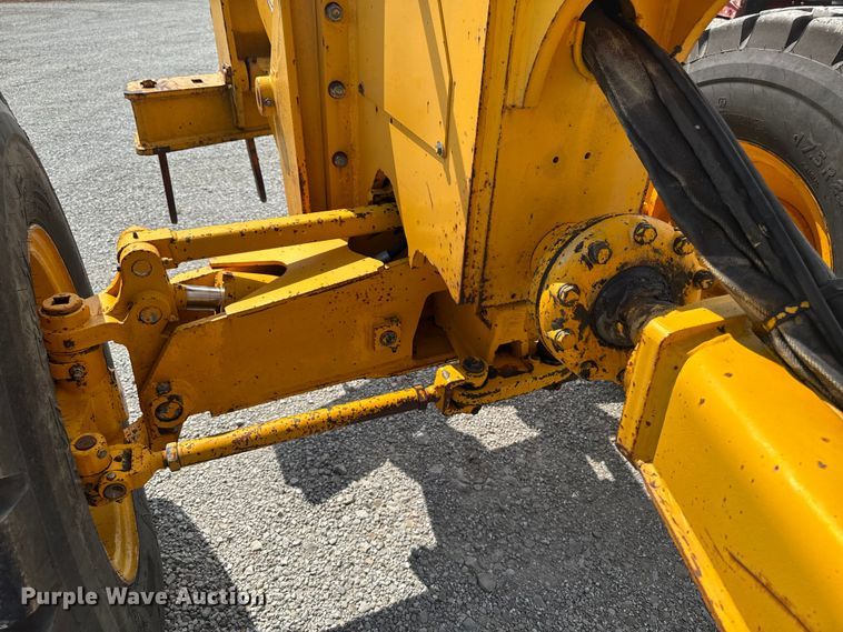 image for item EM2276 1988 John Deere 770B motor grader