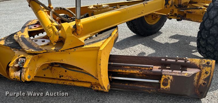 image for item EM2276 1988 John Deere 770B motor grader