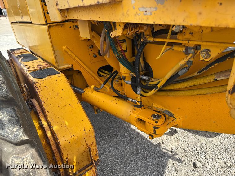 image for item EM2276 1988 John Deere 770B motor grader