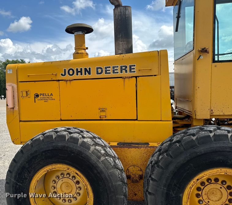 image for item EM2276 1988 John Deere 770B motor grader