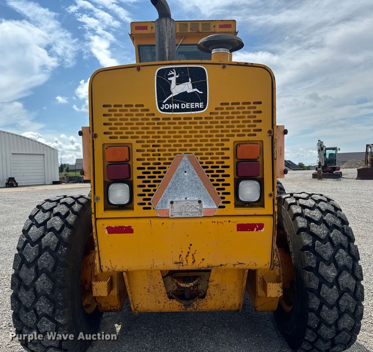 image for item EM2276 1988 John Deere 770B motor grader