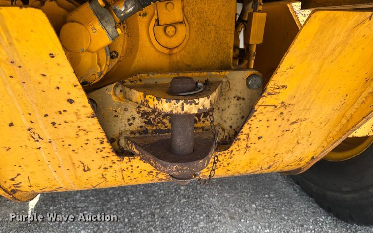 image for item EM2276 1988 John Deere 770B motor grader