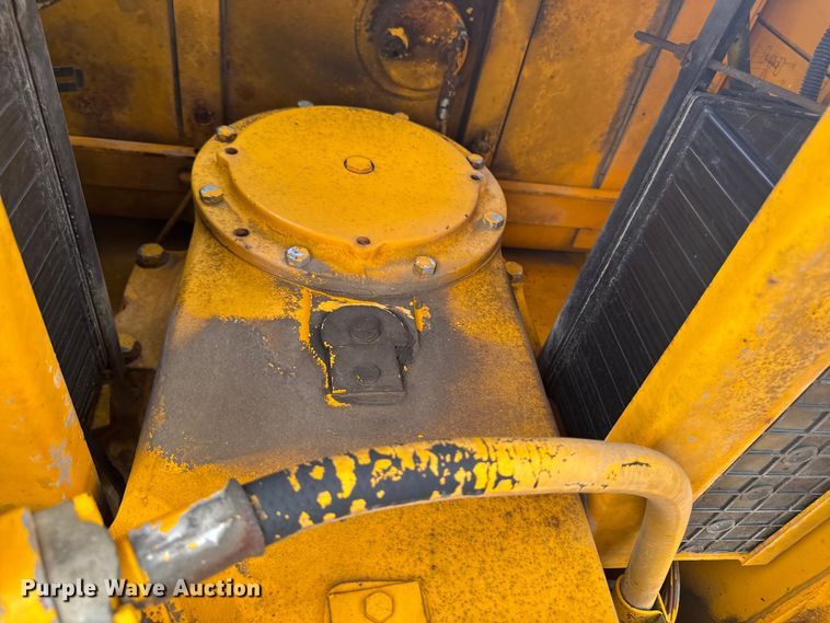 image for item EM2276 1988 John Deere 770B motor grader