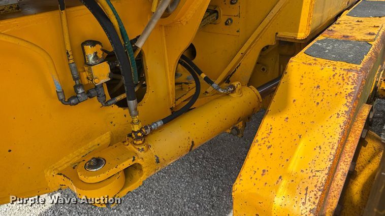 image for item EM2276 1988 John Deere 770B motor grader