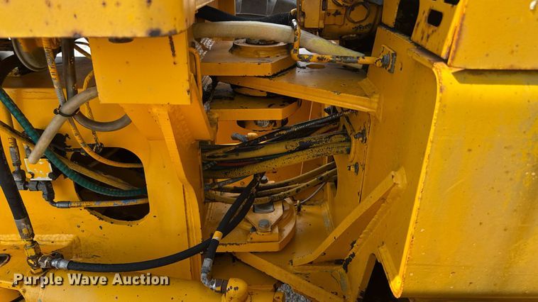 image for item EM2276 1988 John Deere 770B motor grader