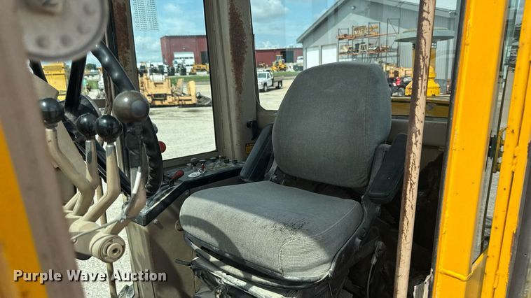 image for item EM2276 1988 John Deere 770B motor grader