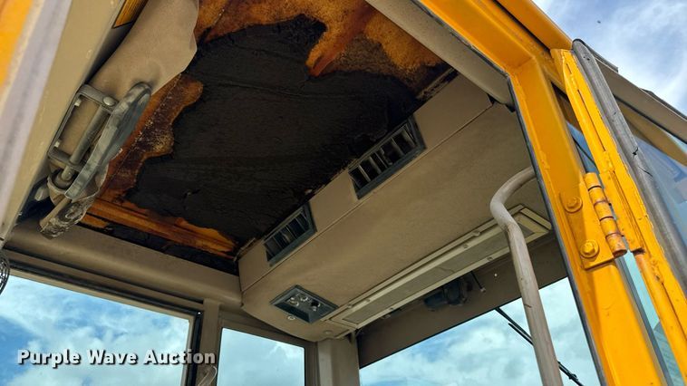 image for item EM2276 1988 John Deere 770B motor grader