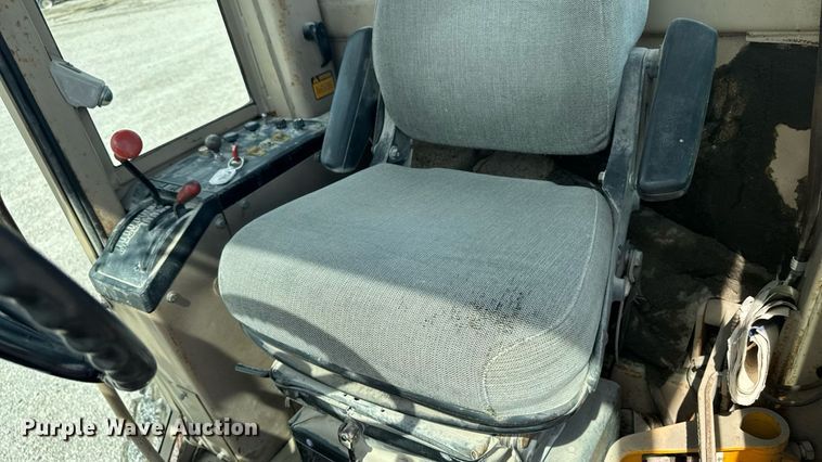 image for item EM2276 1988 John Deere 770B motor grader