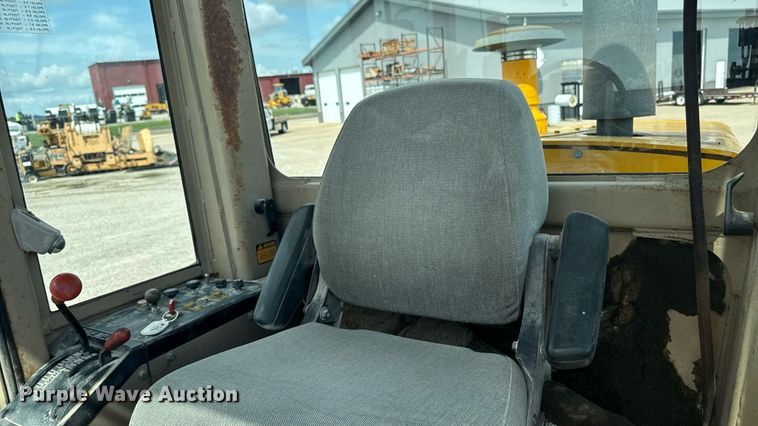 image for item EM2276 1988 John Deere 770B motor grader