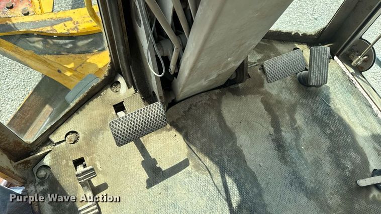 image for item EM2276 1988 John Deere 770B motor grader