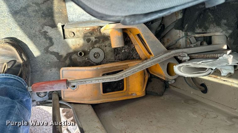 image for item EM2276 1988 John Deere 770B motor grader