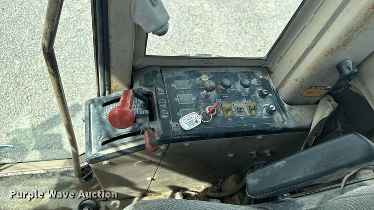 image for item EM2276 1988 John Deere 770B motor grader