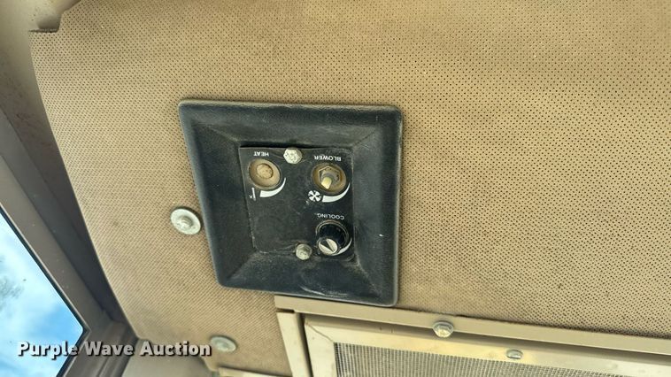 image for item EM2276 1988 John Deere 770B motor grader