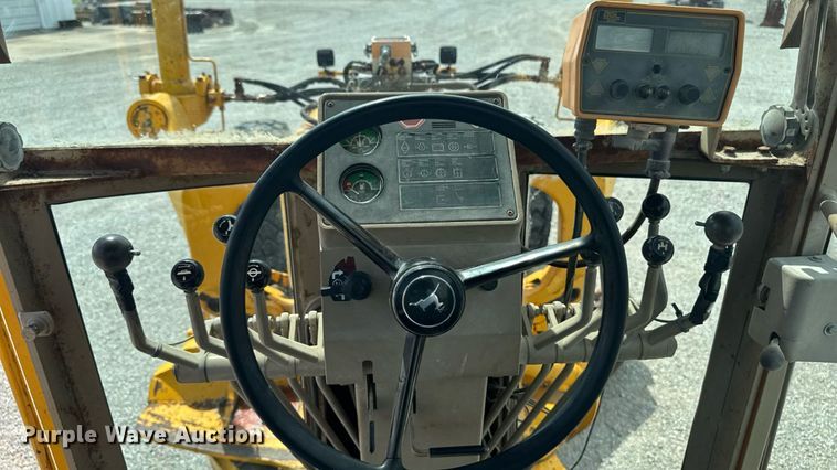 image for item EM2276 1988 John Deere 770B motor grader