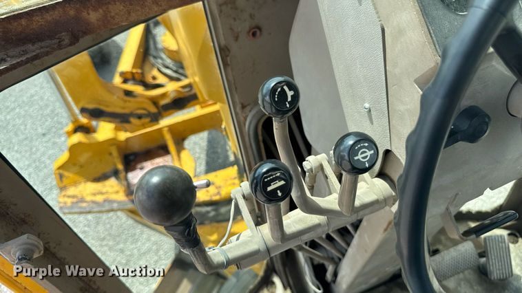 image for item EM2276 1988 John Deere 770B motor grader