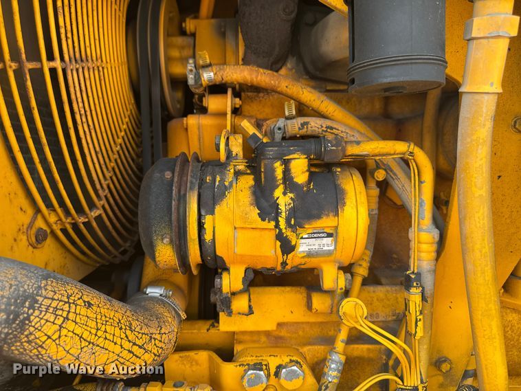 image for item EM2276 1988 John Deere 770B motor grader