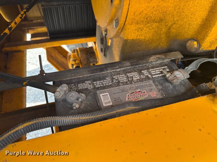 image for item EM2276 1988 John Deere 770B motor grader