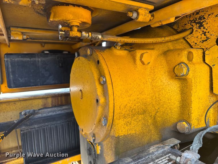 image for item EM2276 1988 John Deere 770B motor grader