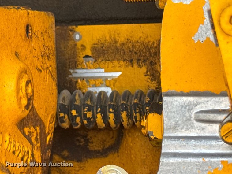 image for item EM2276 1988 John Deere 770B motor grader