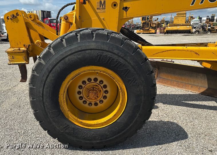 image for item EM2276 1988 John Deere 770B motor grader