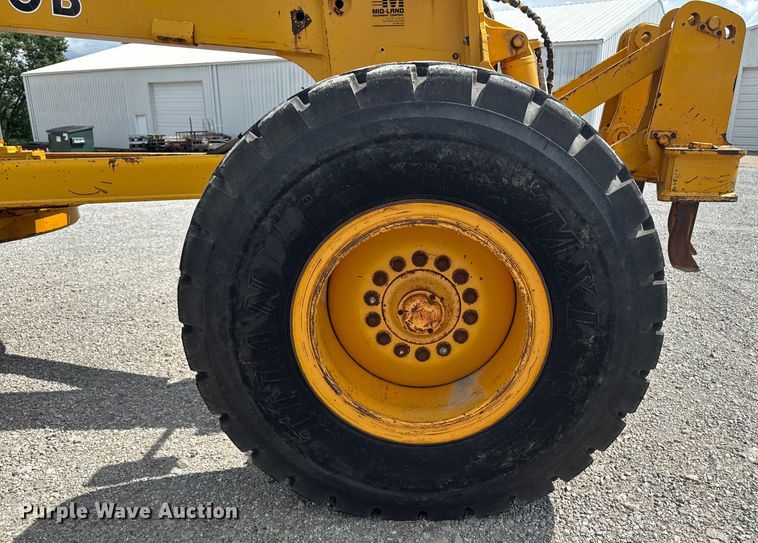 image for item EM2276 1988 John Deere 770B motor grader