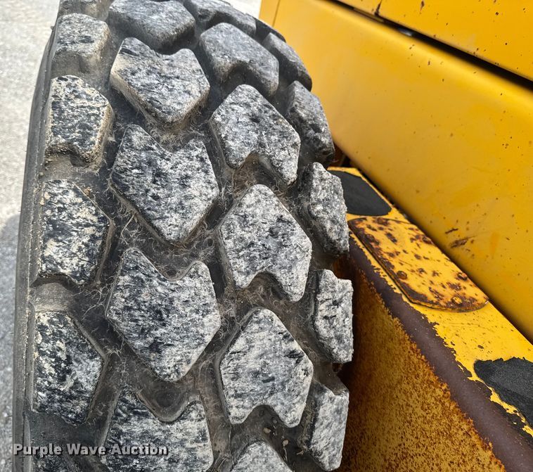 image for item EM2276 1988 John Deere 770B motor grader