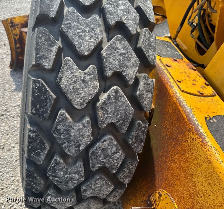 image for item EM2276 1988 John Deere 770B motor grader