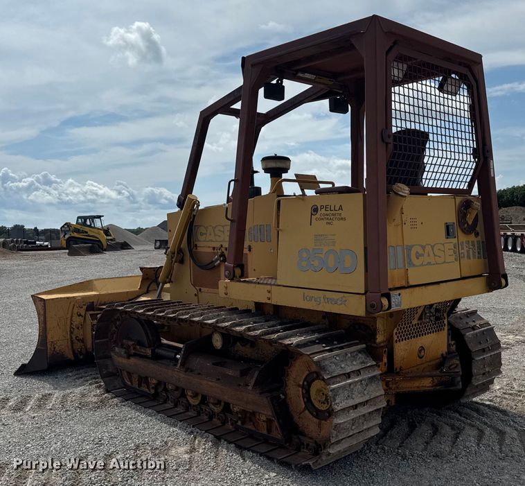 image for item EM2280 1989 Case 850D long track dozer