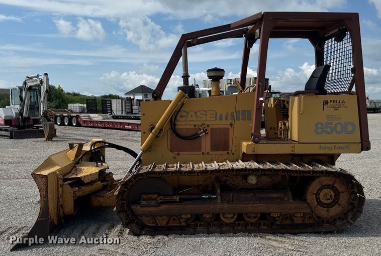 image for item EM2280 1989 Case 850D long track dozer