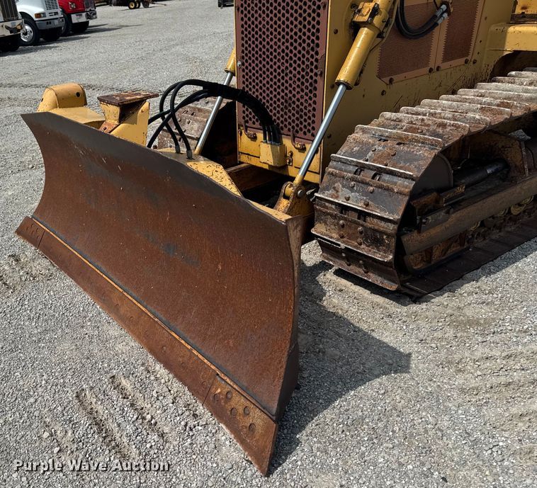 image for item EM2280 1989 Case 850D long track dozer