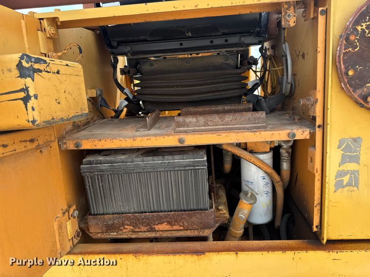 image for item EM2280 1989 Case 850D long track dozer