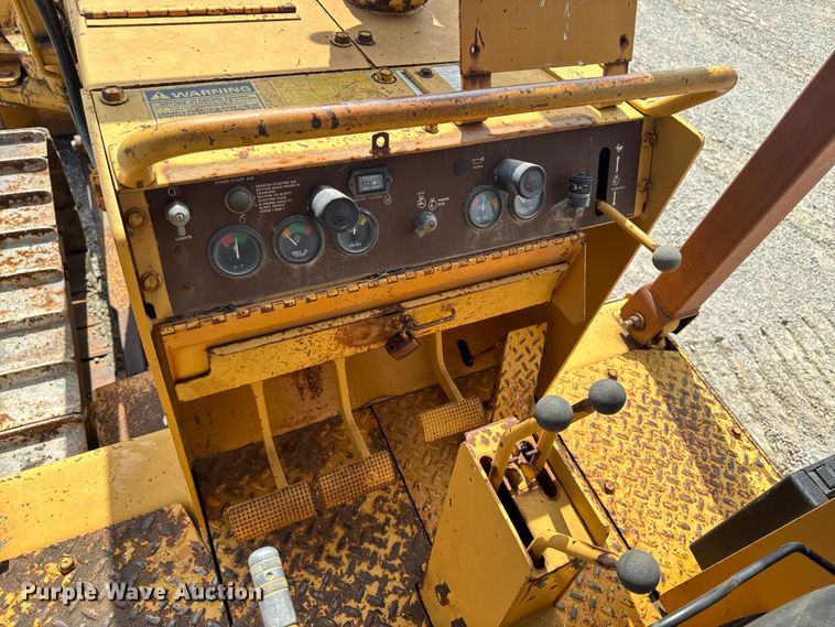 image for item EM2280 1989 Case 850D long track dozer